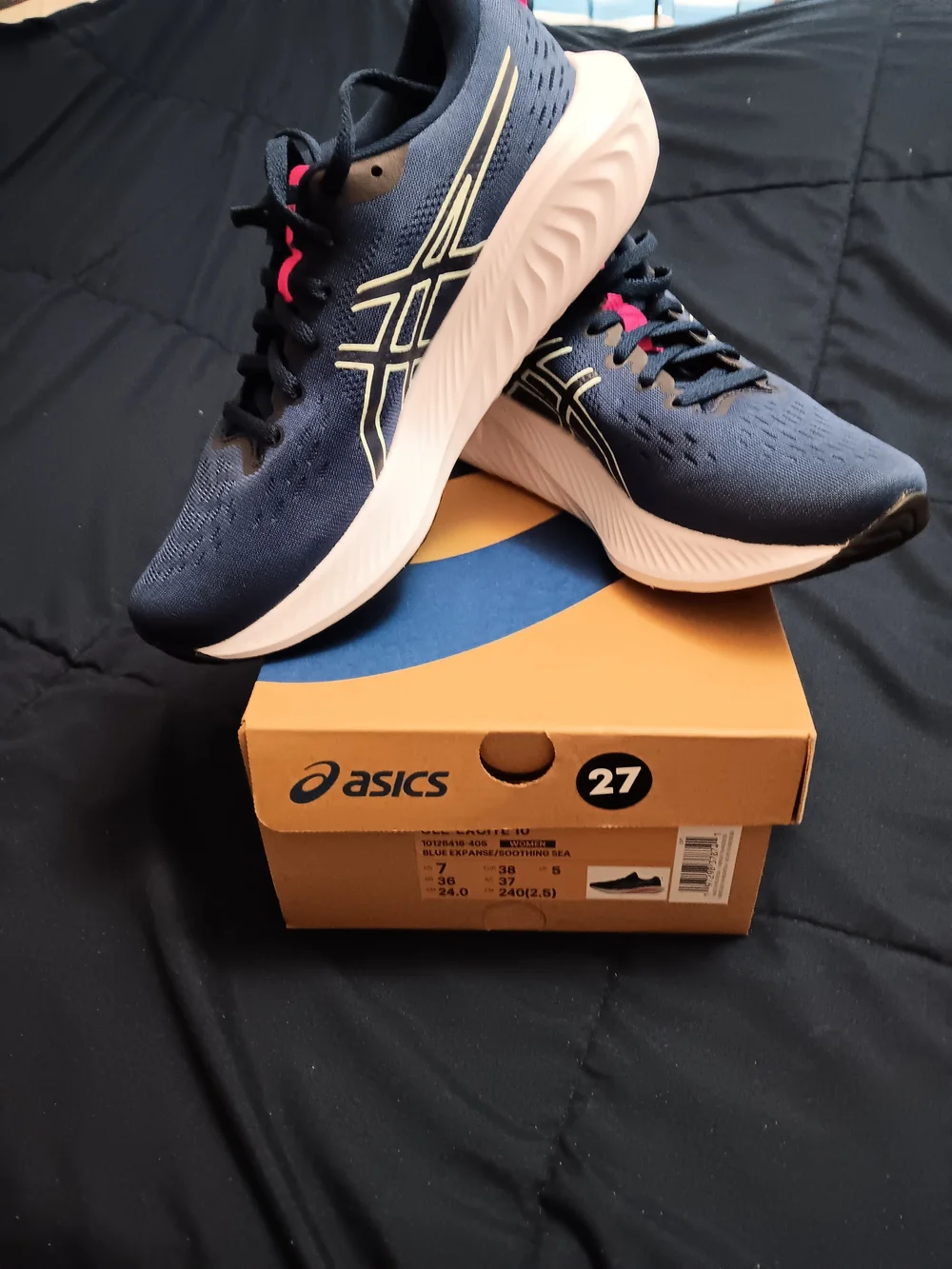 ASICS Women's Navy Running Sneakers Gel Excite 10  Size 7.